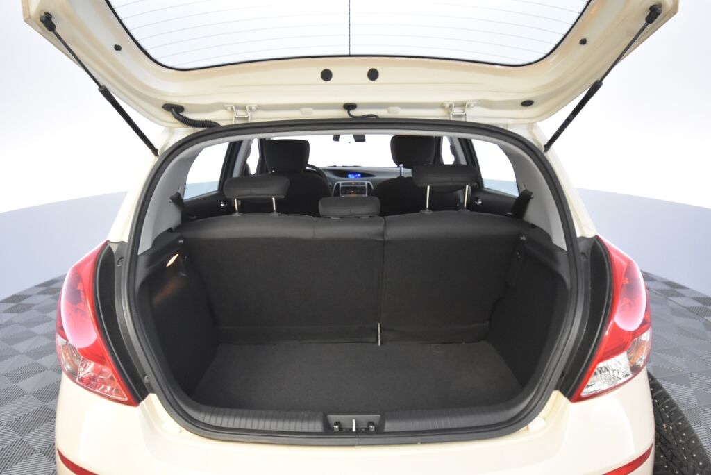 Hyundai i20 5d 2014 1,2 5MT Classic / Juuri huollettu / Ilmastointi / 1-om suomiauto