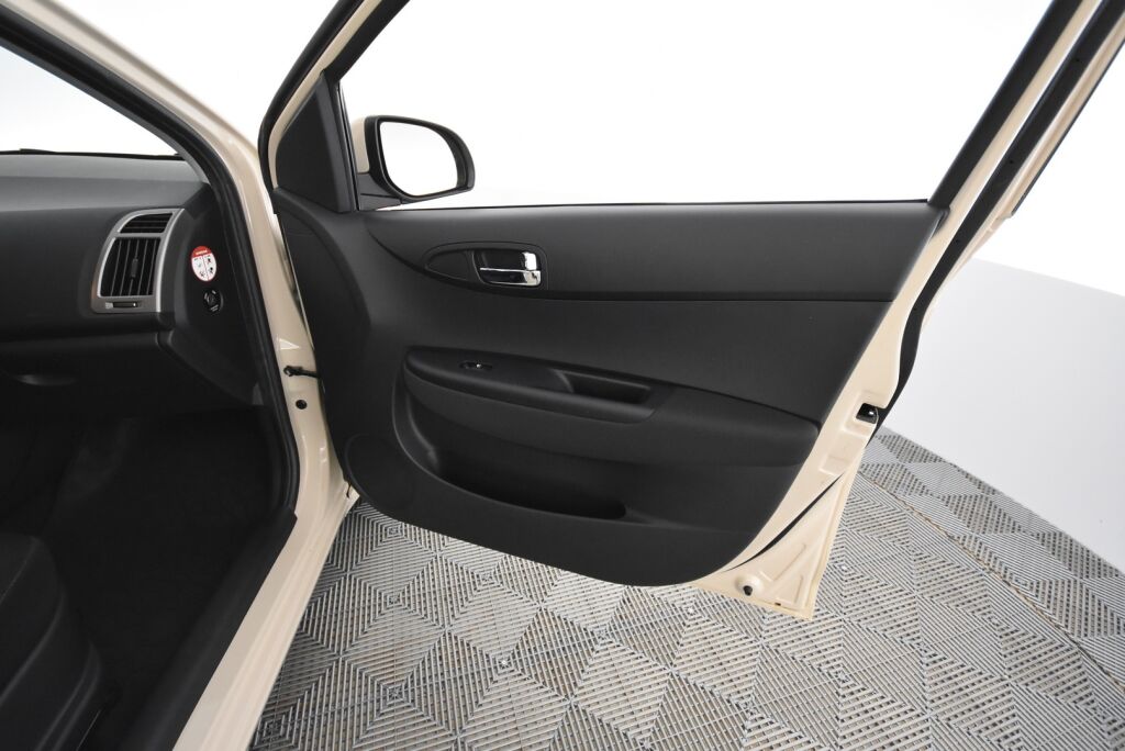 Hyundai i20 5d 2014 1,2 5MT Classic / Juuri huollettu / Ilmastointi / 1-om suomiauto