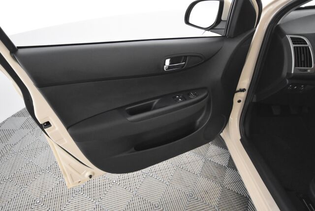 Hyundai i20 5d 2014 1,2 5MT Classic / Juuri huollettu / Ilmastointi / 1-om suomiauto