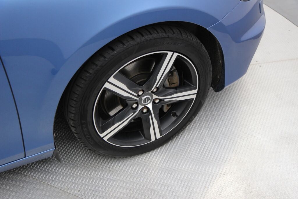 Volvo V40 2016 T3 R-Design aut / Suomiauto / Navi / Vetokoukku