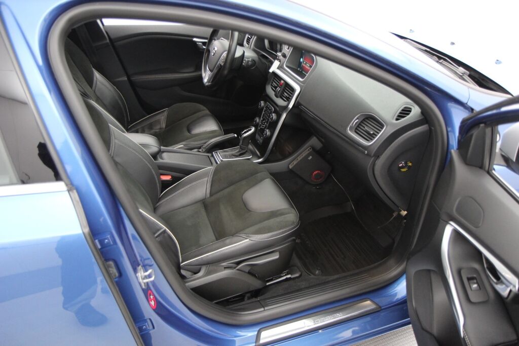Volvo V40 2016 T3 R-Design aut / Suomiauto / Navi / Vetokoukku