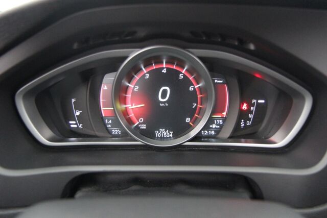 Volvo V40 2016 T3 R-Design aut / Suomiauto / Navi / Vetokoukku