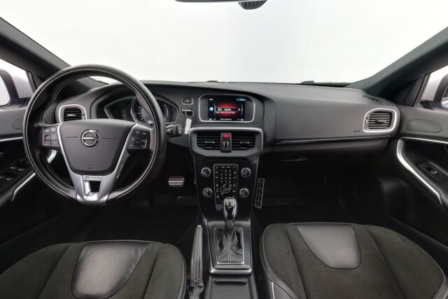 Volvo V40 2016 T3 R-Design aut / Suomiauto / Navi / Vetokoukku