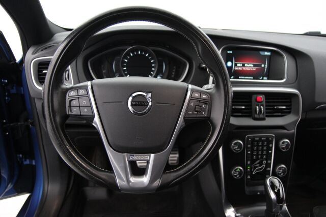 Volvo V40 2016 T3 R-Design aut / Suomiauto / Navi / Vetokoukku
