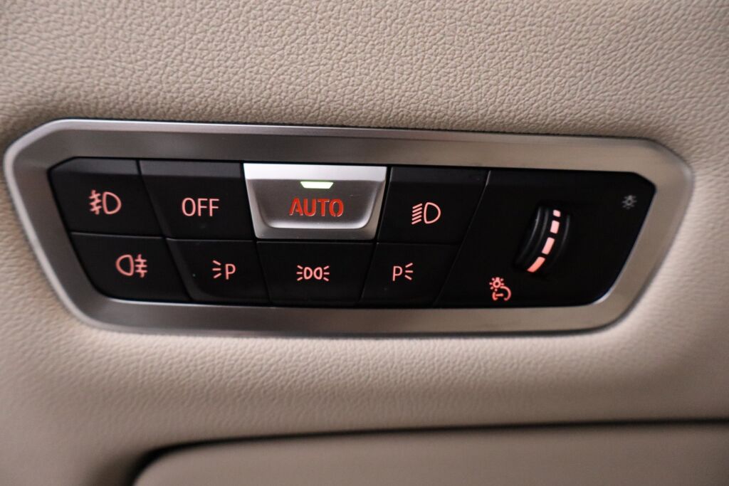 BMW X5 2020 G05 xDrive45e A / Laser-Led / Panorama / 360 kamera / Harman Kardon / Muistinahat / Navi /