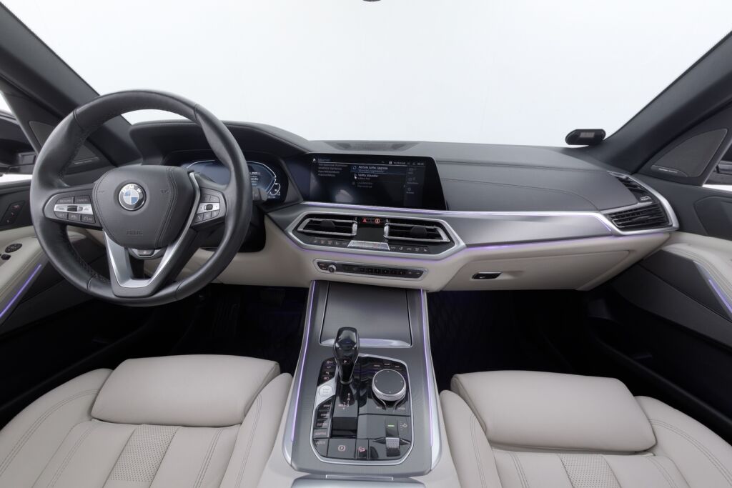 BMW X5 2020 G05 xDrive45e A / Laser-Led / Panorama / 360 kamera / Harman Kardon / Muistinahat / Navi /
