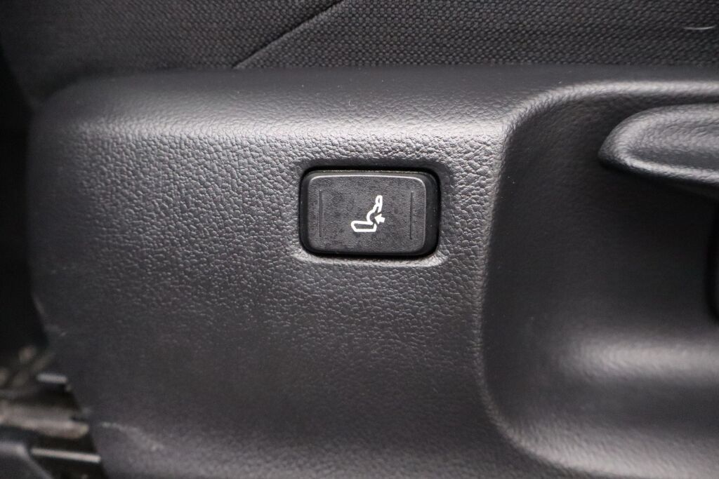 Toyota Corolla Cross 2023 2.0 Hybrid Active / Tehdastakuu / 1-Om. Suomiauto / ALV / Adapt. vakkari / P-Kamera / Navi / Ratinlämmitin / LEDit