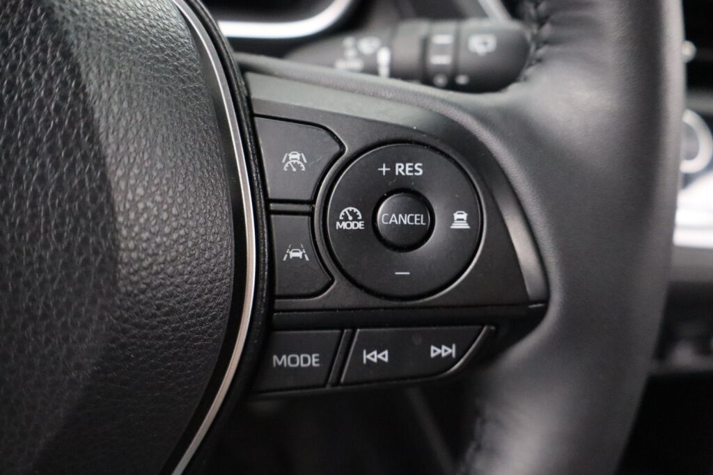 Toyota Corolla Cross 2023 2.0 Hybrid Active / Tehdastakuu / 1-Om. Suomiauto / ALV / Adapt. vakkari / P-Kamera / Navi / Ratinlämmitin / LEDit