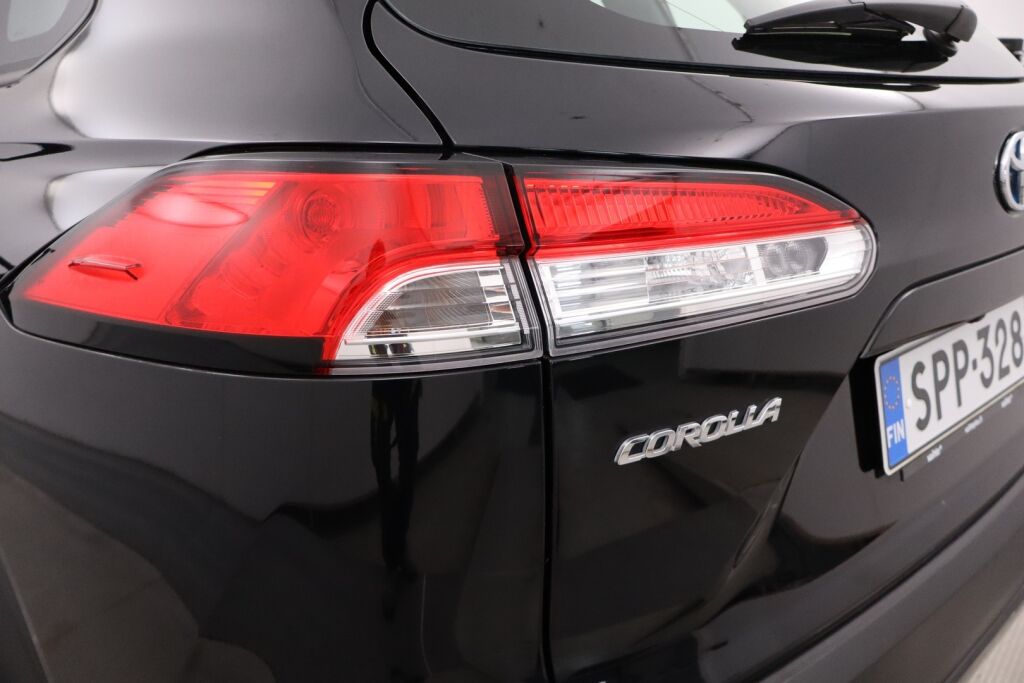 Toyota Corolla Cross 2023 2.0 Hybrid Active / Tehdastakuu / 1-Om. Suomiauto / ALV / Adapt. vakkari / P-Kamera / Navi / Ratinlämmitin / LEDit