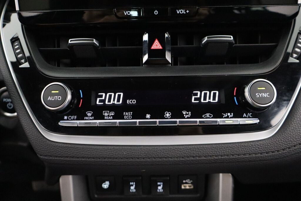 Toyota Corolla Cross 2023 2.0 Hybrid Active / Tehdastakuu / 1-Om. Suomiauto / ALV / Adapt. vakkari / P-Kamera / Navi / Ratinlämmitin / LEDit