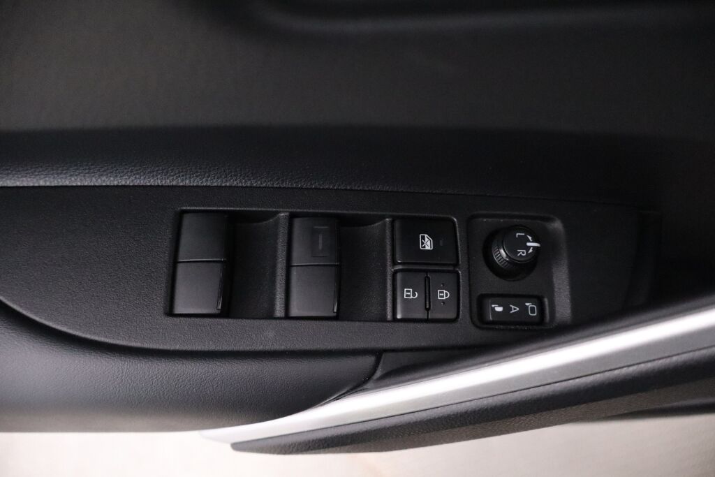 Toyota Corolla Cross 2023 2.0 Hybrid Active / Tehdastakuu / 1-Om. Suomiauto / ALV / Adapt. vakkari / P-Kamera / Navi / Ratinlämmitin / LEDit