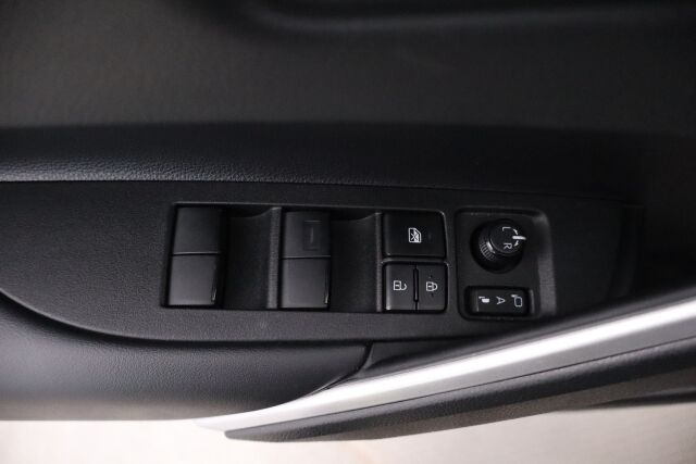 Toyota Corolla Cross 2023 2.0 Hybrid Active / Tehdastakuu / 1-Om. Suomiauto / ALV / Adapt. vakkari / P-Kamera / Navi / Ratinlämmitin / LEDit