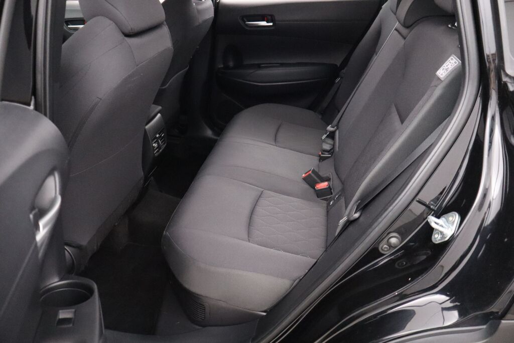Toyota Corolla Cross 2023 2.0 Hybrid Active / Tehdastakuu / 1-Om. Suomiauto / ALV / Adapt. vakkari / P-Kamera / Navi / Ratinlämmitin / LEDit