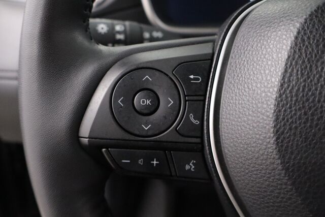 Toyota Corolla Cross 2023 2.0 Hybrid Active / Tehdastakuu / 1-Om. Suomiauto / ALV / Adapt. vakkari / P-Kamera / Navi / Ratinlämmitin / LEDit