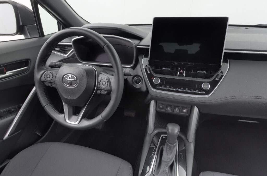 Toyota Corolla Cross 2023 2.0 Hybrid Active / Tehdastakuu / Alv-väh.kelp. / 1.omistaja / Adapt.vakkari / LED / P-kamera /