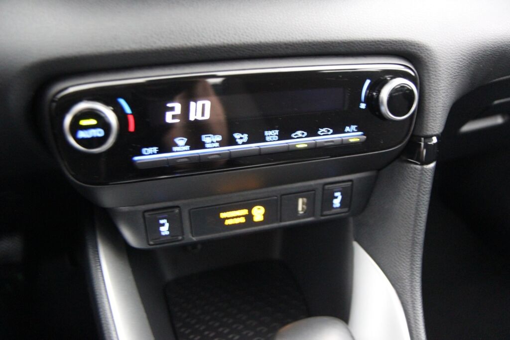 Toyota Yaris 2023 1,5 Hybrid Active / 1-Om. Suomiauto / ALV / ACC / P-Kamera / Lohkolämmitin
