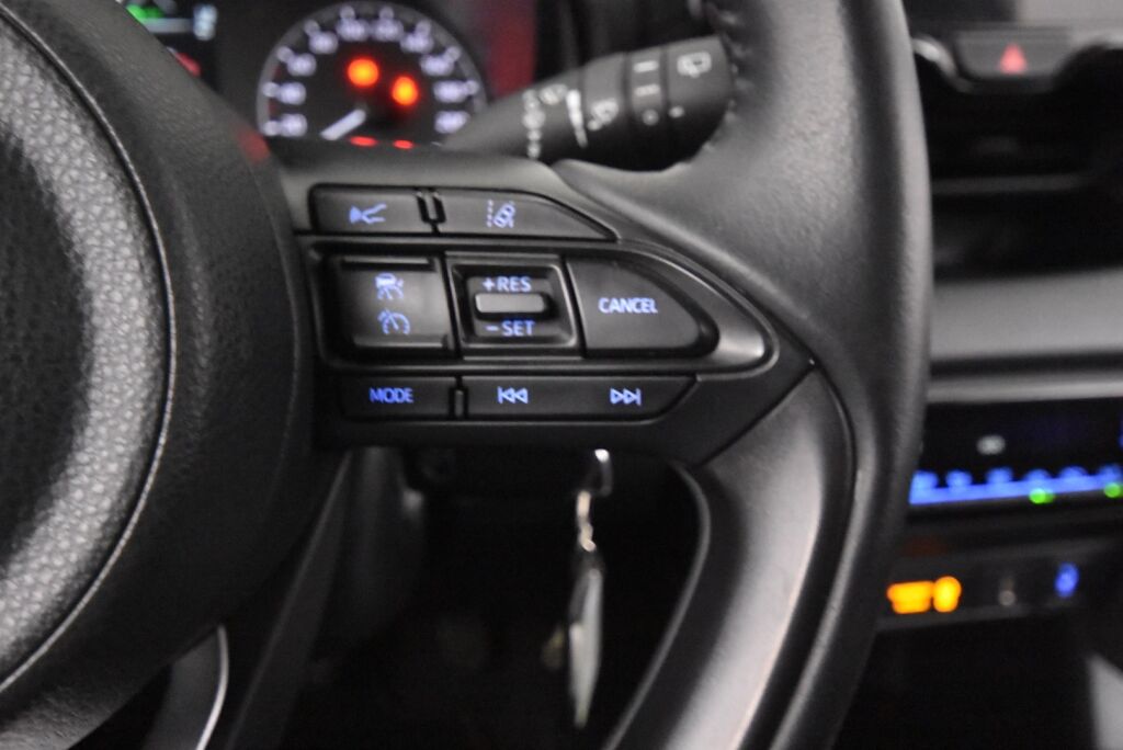 Toyota Yaris 2023 1,5 Hybrid Active / 1-Om. Suomiauto / Merkkihuollettu / ALV / ACC / P-Kamera / Lohkolämmitin