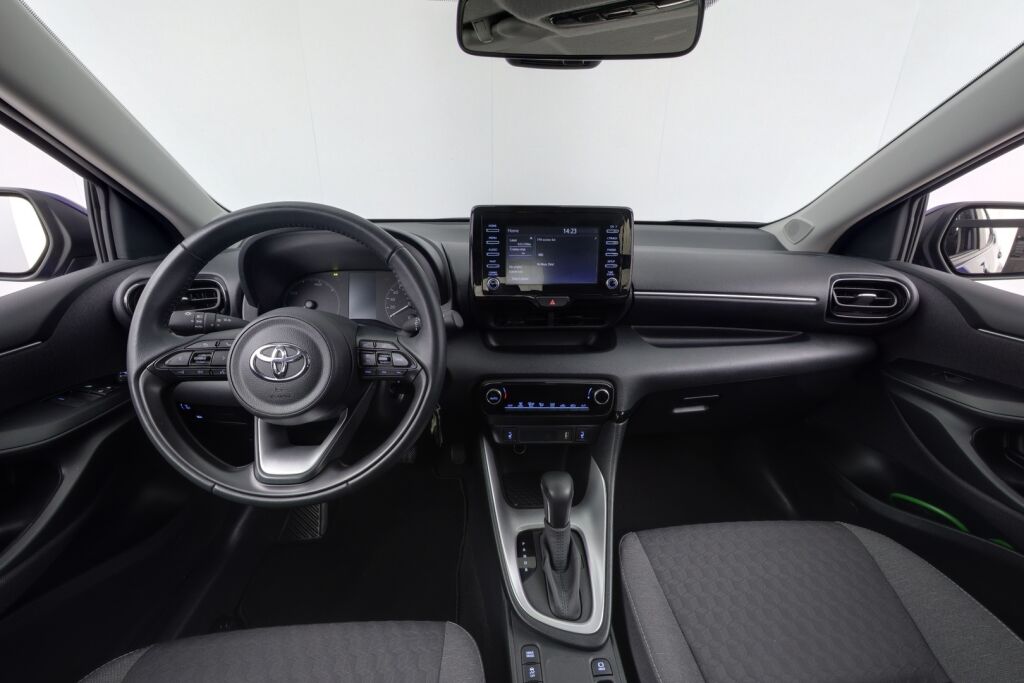 Toyota Yaris 2023 1,5 Hybrid Active / 1-Om. Suomiauto / Merkkihuollettu / ALV / ACC / P-Kamera / Lohkolämmitin