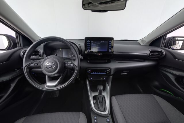 Toyota Yaris 2023 1,5 Hybrid Active / 1-Om. Suomiauto / Merkkihuollettu / ALV / ACC / P-Kamera / Lohkolämmitin