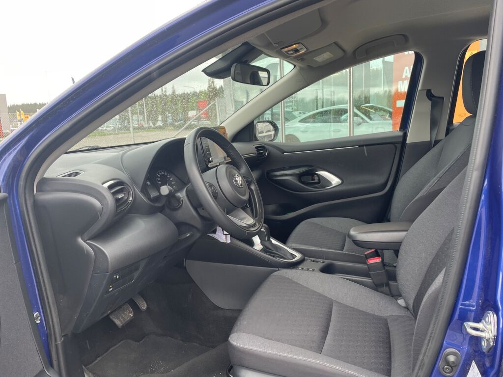 Toyota Yaris 2023 1,5 Hybrid Active / ALV / Tehdastakuu / Adap.vakkari / P.kamera / Lohkolämmitin /