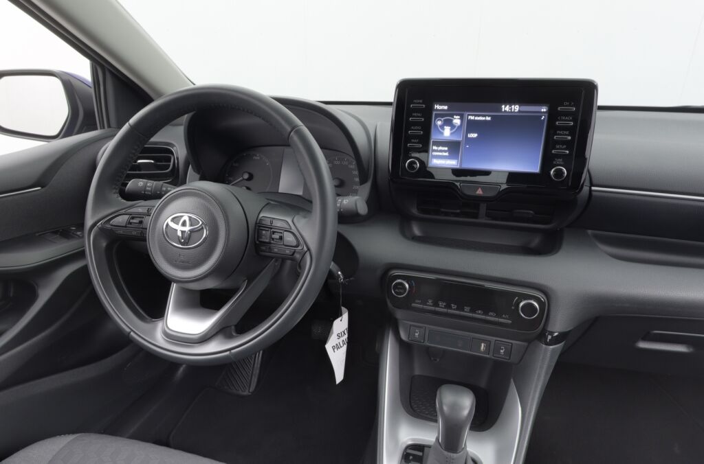 Toyota Yaris 2023 1,5 Hybrid Active 1-Om. Suomiauto / ALV / ACC / P-Kamera / Lohkolämmitin