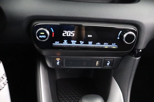 Toyota Yaris 2023 1,5 Hybrid Active 1-Om. Suomiauto / ALV / ACC / P-Kamera / Lohkolämmitin