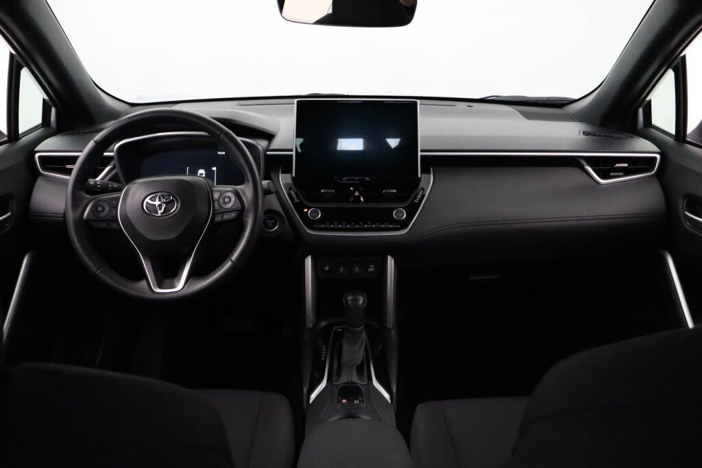 Toyota Corolla Cross 2023 Toyota Corolla Cross 2.0 Hybrid Active / Tehdastakuu / Alv-väh.kelp. / 1.omistaja / Adapt.vakkari / LED / P-kamera /