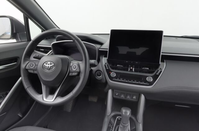Toyota Corolla Cross 2023 Toyota Corolla Cross 2.0 Hybrid Active / Tehdastakuu / Alv-väh.kelp. / 1.omistaja / Adapt.vakkari / LED / P-kamera /