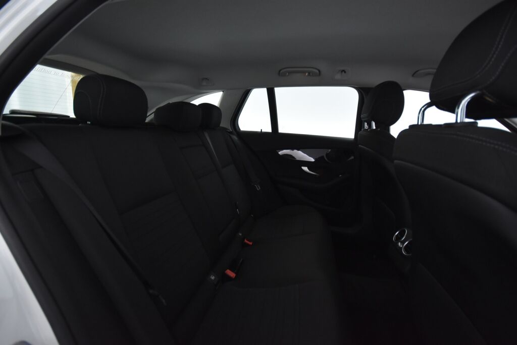 Mercedes-Benz C 2019 200 T A Business / Webasto / Juuri huollettu / LED High Performance-ajovalot / Kamera