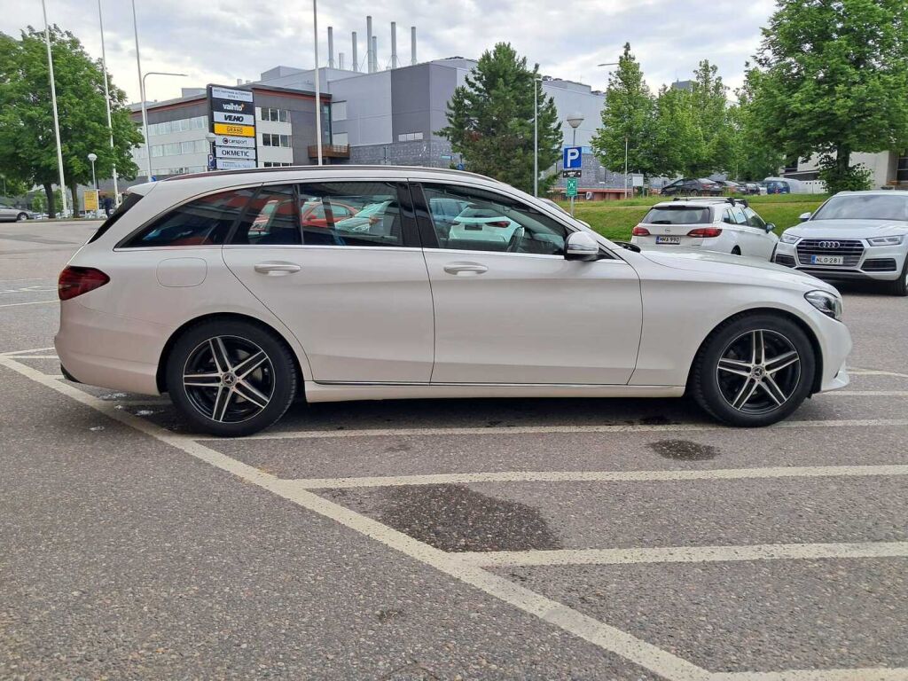 Mercedes-Benz C 2019 200 T A Business / Webasto / Juuri huollettu / LED High Performance-ajovalot / Kamera
