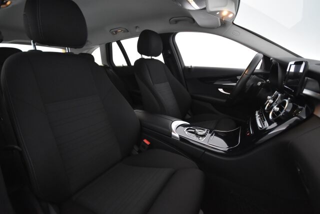 Mercedes-Benz C 2019 200 T A Business / Webasto / Juuri huollettu / LED High Performance-ajovalot / Kamera