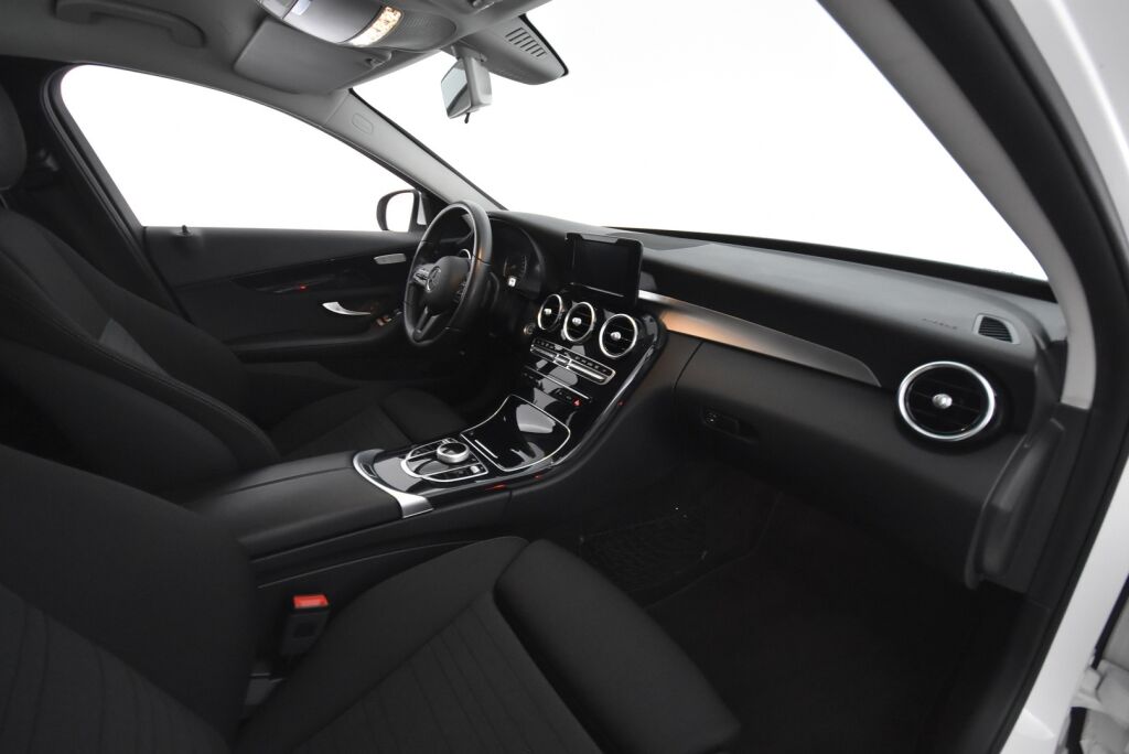 Mercedes-Benz C 2019 200 T A Business / Webasto / Juuri huollettu / LED High Performance-ajovalot / Kamera