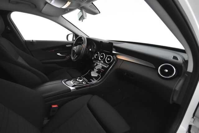 Mercedes-Benz C 2019 200 T A Business / Webasto / Juuri huollettu / LED High Performance-ajovalot / Kamera