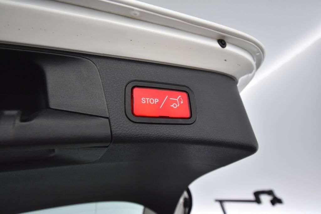Mercedes-Benz C 2019 200 T A Business / Webasto / Juuri huollettu / LED High Performance-ajovalot / Kamera