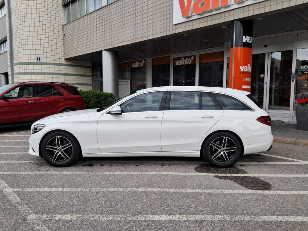 Mercedes-Benz C 2019 200 T A Business / Webasto / Juuri huollettu / LED High Performance-ajovalot / Kamera