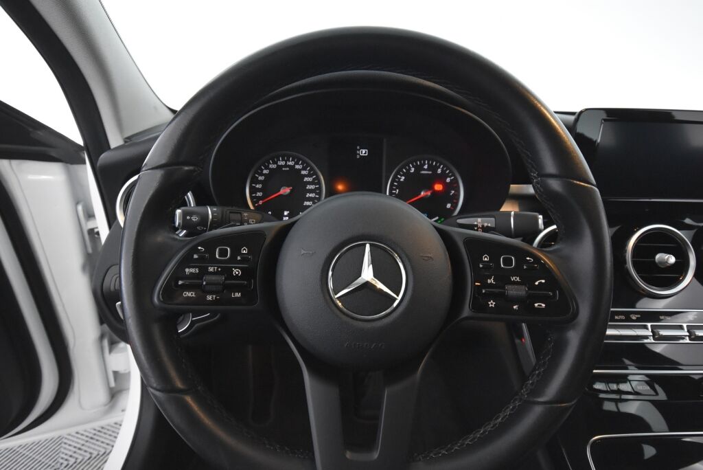 Mercedes-Benz C 2019 200 T A Business / Webasto / Juuri huollettu / LED High Performance-ajovalot / Kamera