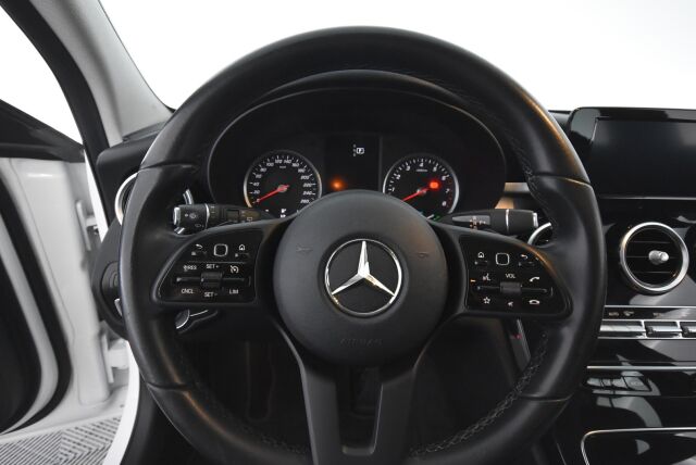 Mercedes-Benz C 2019 200 T A Business / Webasto / Juuri huollettu / LED High Performance-ajovalot / Kamera