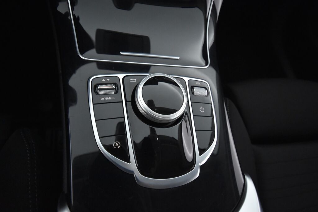 Mercedes-Benz C 2019 200 T A Business / Webasto / Juuri huollettu / LED High Performance-ajovalot / Kamera