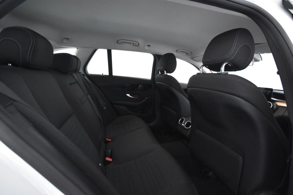 Mercedes-Benz C 2019 200 T A Business / Webasto / Juuri huollettu / LED High Performance-ajovalot / Kamera