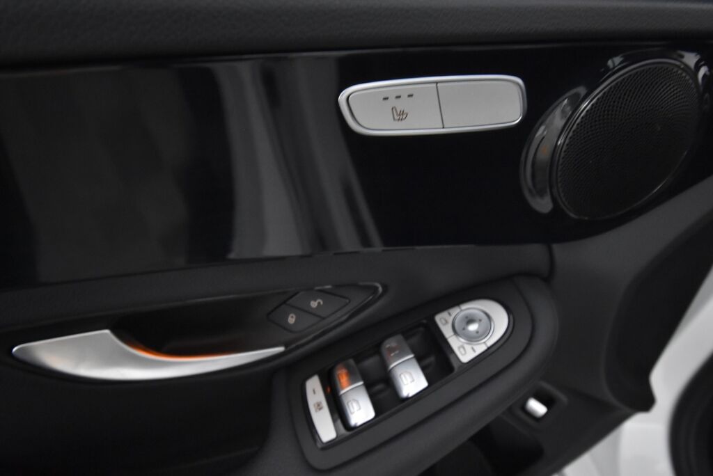Mercedes-Benz C 2019 200 T A Business / Webasto / Juuri huollettu / LED High Performance-ajovalot / Kamera