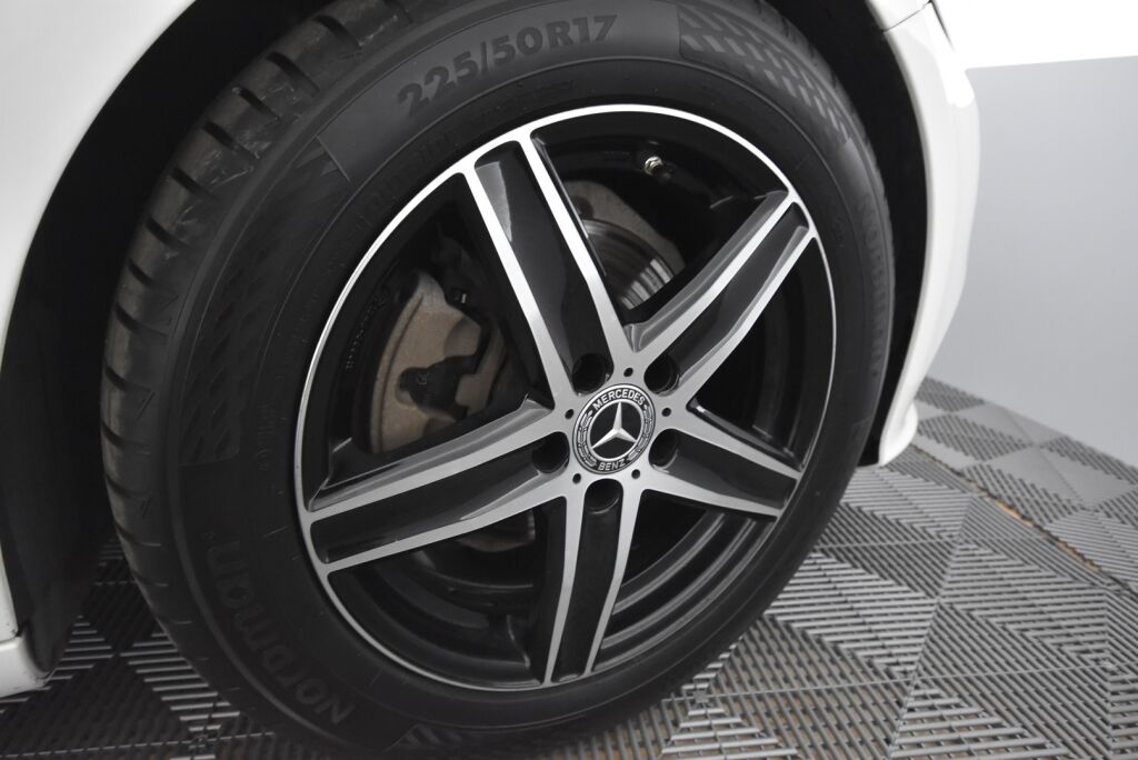 Mercedes-Benz C 2019 200 T A Business / Webasto / Juuri huollettu / LED High Performance-ajovalot / Kamera