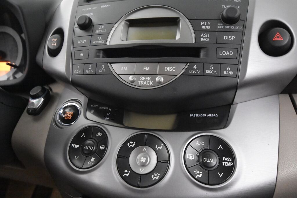Toyota RAV4 2007 2,0 VVT-i 4WD aut. Business / KeylessGo / Vetokoukku / Ajamattomat kesärenkaat / Huollettu 4/25