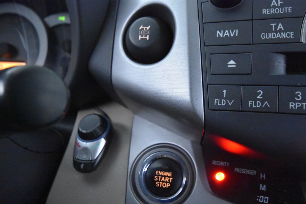 Toyota RAV4 2007 2,0 VVT-i 4WD aut. Business / KeylessGo / Vetokoukku / Ajamattomat kesärenkaat / Huollettu 4/25