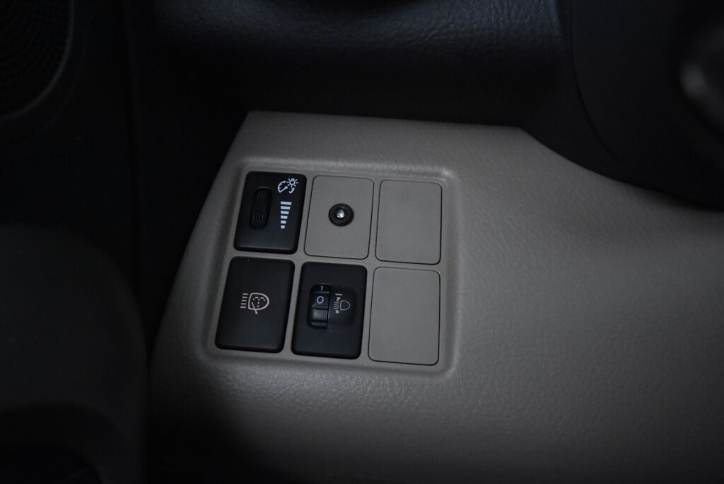 Toyota RAV4 2007 2,0 VVT-i 4WD aut. Business / KeylessGo / Vetokoukku / Ajamattomat kesärenkaat / Huollettu 4/25