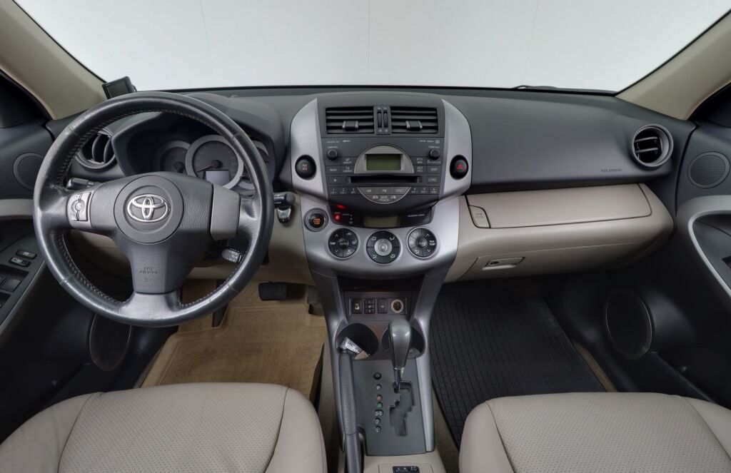 Toyota RAV4 2007 2,0 VVT-i 4WD aut. Business / KeylessGo / Vetokoukku / Ajamattomat kesärenkaat / Huollettu 4/25
