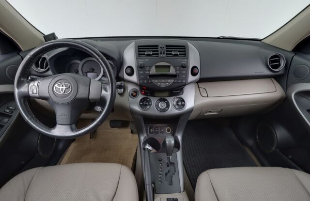 Toyota RAV4 2007 2,0 VVT-i 4WD aut. Business / KeylessGo / Vetokoukku / Ajamattomat kesärenkaat / Huollettu 4/25