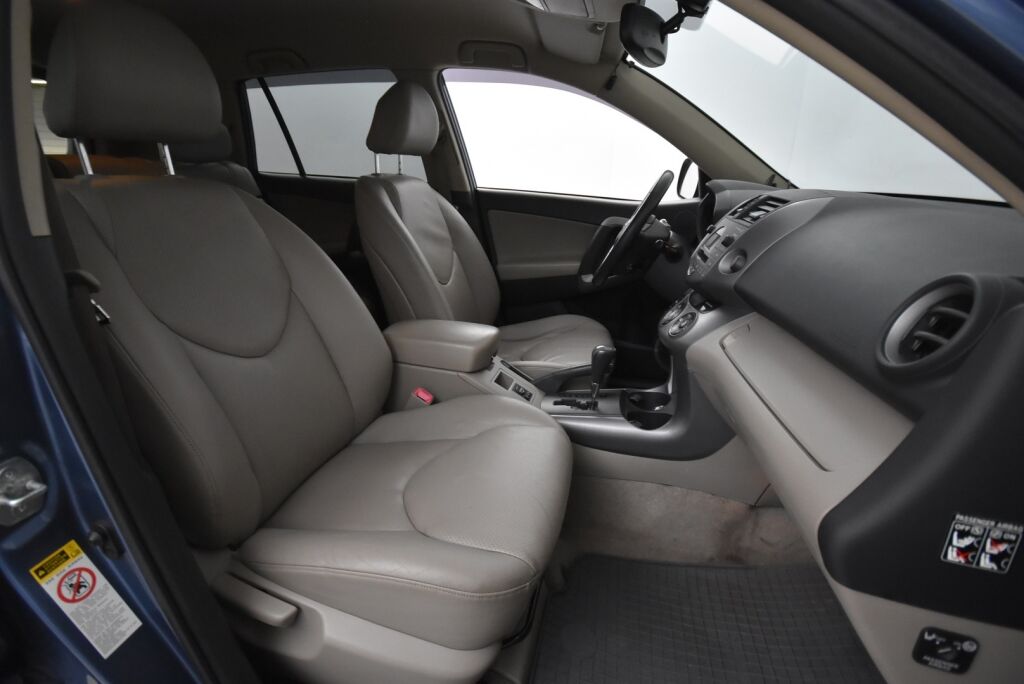 Toyota RAV4 2007 2,0 VVT-i 4WD aut. Business / KeylessGo / Vetokoukku / Ajamattomat kesärenkaat / Huollettu 4/25