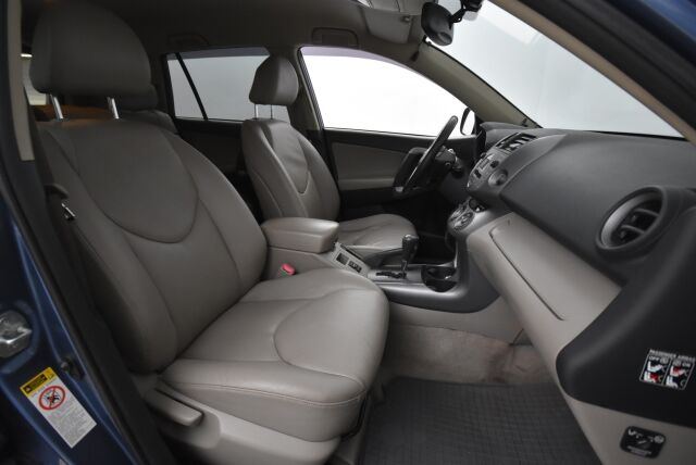 Toyota RAV4 2007 2,0 VVT-i 4WD aut. Business / KeylessGo / Vetokoukku / Ajamattomat kesärenkaat / Huollettu 4/25