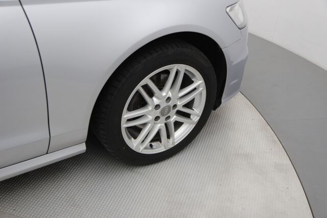 Audi A6 2015 Sedan Business Sport 1,8 TFSI 140 kW ultra S tronic / Ketju vaihdettu / Tutkat / Koukku / Sporttipenkit