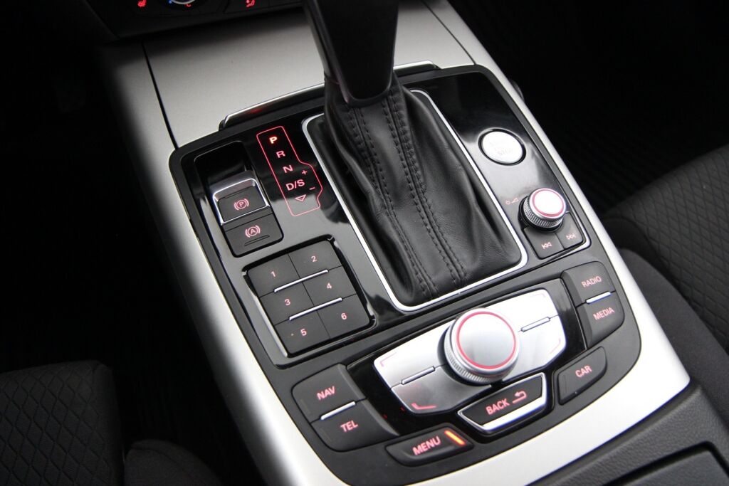 Audi A6 2015 Sedan Business Sport 1,8 TFSI 140 kW ultra S tronic / Ketju vaihdettu / Tutkat / Koukku / Sporttipenkit